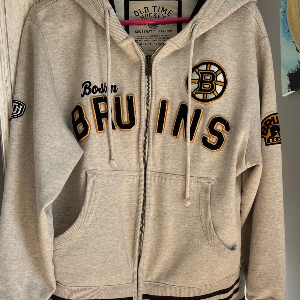 Bruins sweatshirt